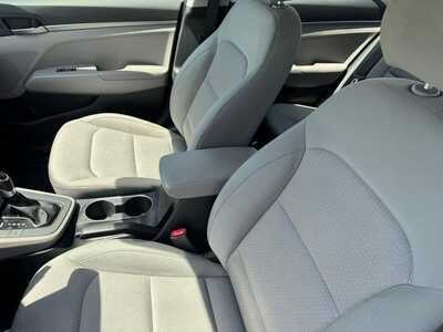 2017 Hyundai Elantra, $6490. Photo 5