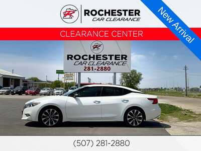 2016 Nissan Maxima, $11390. Photo 1
