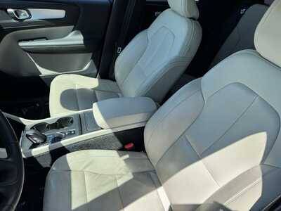 2019 Volvo XC40, $13990. Photo 6