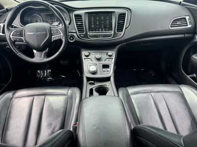 2017 Chrysler 200, $7500. Photo 10