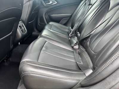 2017 Chrysler 200, $7500. Photo 7