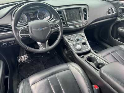 2017 Chrysler 200, $7500. Photo 9