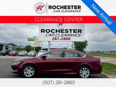 2017 Chrysler 200, $7500. Photo 1