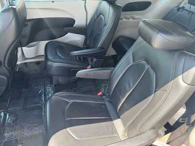 2017 Chrysler Pacifica, $10990. Photo 8