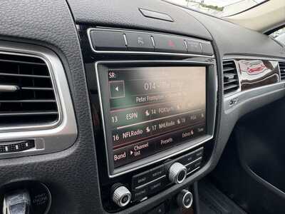 2015 Volkswagen Touareg, $9990. Photo 2
