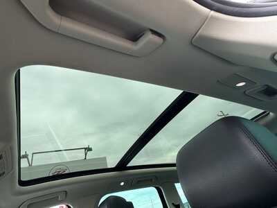 2015 Volkswagen Touareg, $9990. Photo 7