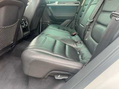 2015 Volkswagen Touareg, $9990. Photo 8