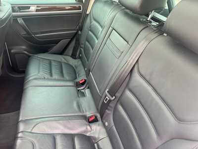 2015 Volkswagen Touareg, $9990. Photo 9