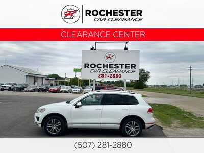 2015 Volkswagen Touareg, $9990. Photo 1
