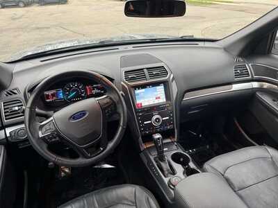 2017 Ford Explorer, $17740. Photo 12