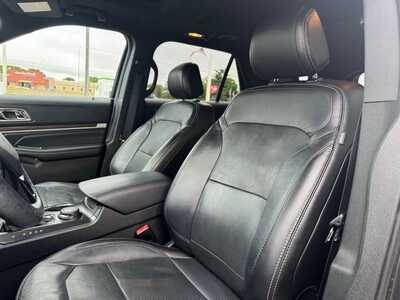 2017 Ford Explorer, $17740. Photo 6