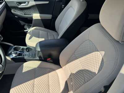 2020 Ford Escape, $16990. Photo 6