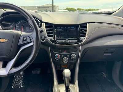 2018 Chevrolet Trax, $9349. Photo 2