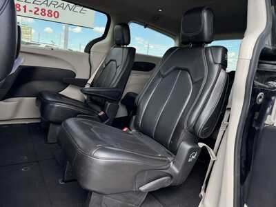 2020 Chrysler Voyager, $14500. Photo 10