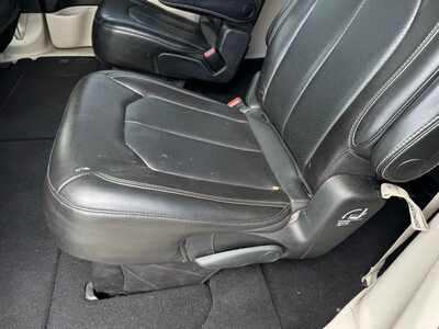2020 Chrysler Voyager, $14500. Photo 11