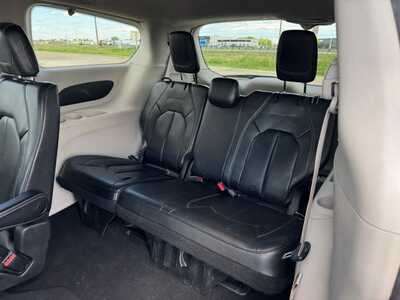 2020 Chrysler Voyager, $14500. Photo 12