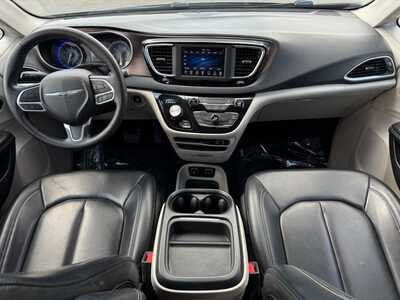2020 Chrysler Voyager, $14500. Photo 7