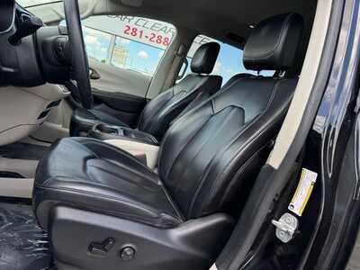 2020 Chrysler Voyager, $14500. Photo 8