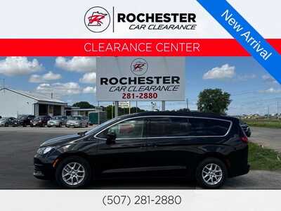 2020 Chrysler Voyager, $14500. Photo 1