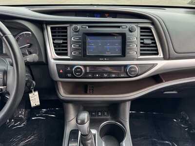 2014 Toyota Highlander, $13590. Photo 2