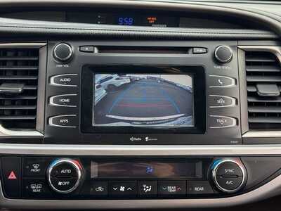 2014 Toyota Highlander, $13590. Photo 4