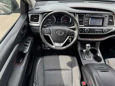 2014 Toyota Highlander, $13590. Photo 5
