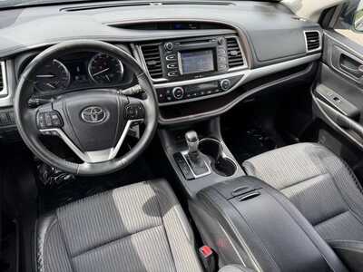 2014 Toyota Highlander, $13590. Photo 6
