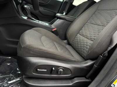 2019 Chevrolet Equinox, $11990. Photo 9