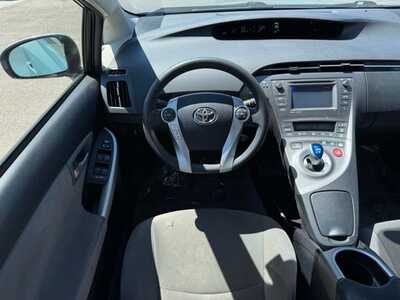 2013 Toyota Prius, $9790. Photo 5