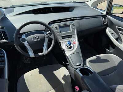 2013 Toyota Prius, $9790. Photo 6