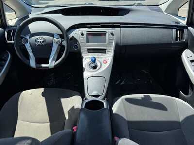 2013 Toyota Prius, $9790. Photo 7