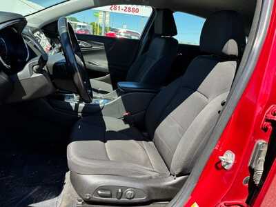 2016 Chevrolet Malibu, $8990. Photo 8