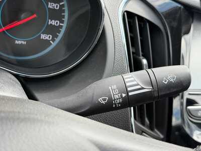 2017 Chevrolet Cruze, $7490. Photo 7