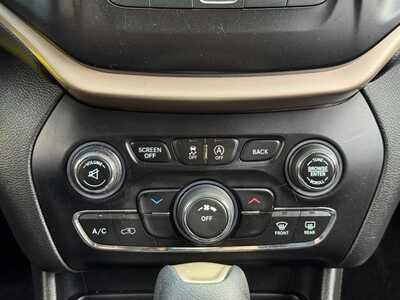 2015 Jeep Cherokee, $10990. Photo 12