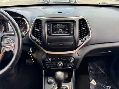 2015 Jeep Cherokee, $10990. Photo 2