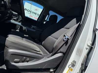 2015 Chevrolet 2500 Crew Cab, $27997. Photo 4