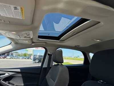 2018 Ford Focus, $10990. Photo 7
