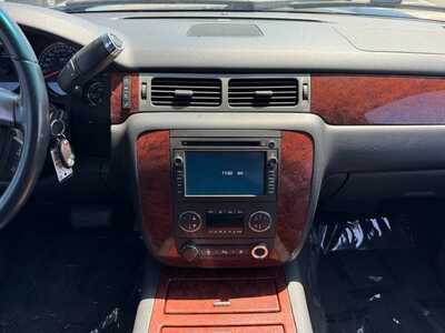 2011 Chevrolet Avalanche, $12990. Photo 2