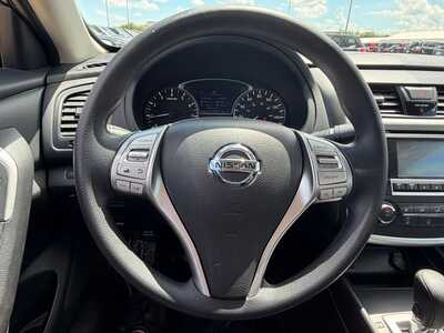 2017 Nissan Altima, $7349. Photo 4
