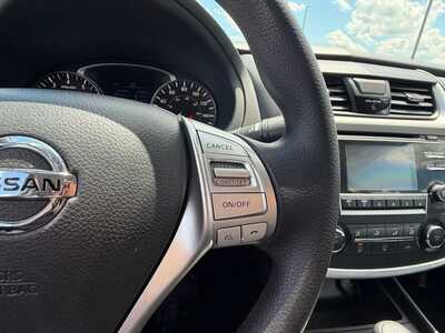 2017 Nissan Altima, $7349. Photo 7