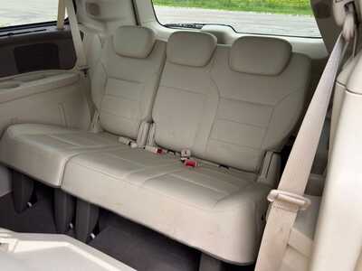 2010 Volkswagen Routan, $5500. Photo 10