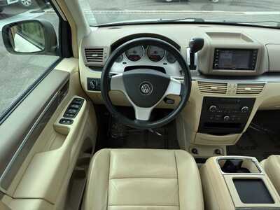 2010 Volkswagen Routan, $5500. Photo 11