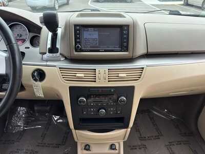 2010 Volkswagen Routan, $5500. Photo 2