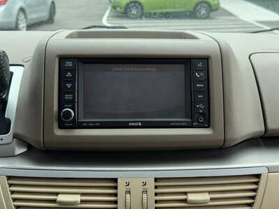 2010 Volkswagen Routan, $5500. Photo 4