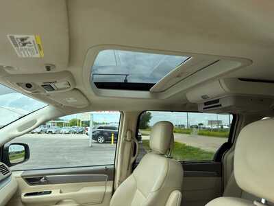 2010 Volkswagen Routan, $5500. Photo 7