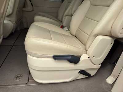 2010 Volkswagen Routan, $5500. Photo 9