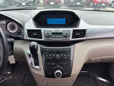2012 Honda Odyssey, $9590. Photo 2