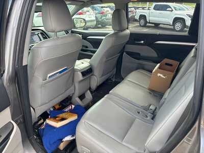 2015 Toyota Highlander, $13990. Photo 5