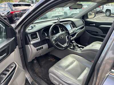2015 Toyota Highlander, $13990. Photo 7