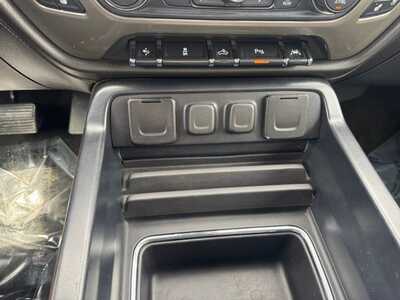 2017 Chevrolet 1500 Crew Cab, $19499. Photo 5